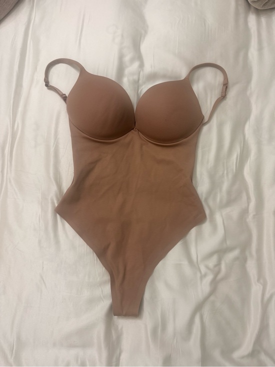 SKIMS Other - SKIMS Seamless Sculpt Thong Bodysuit Shapewear Nude/Tan Size Small
